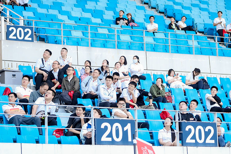 運勸會看臺觀眾